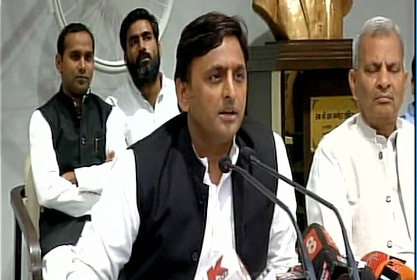 चौतरफा से घिरी योगी सरकार, किसी ने मांगा इस्तीफा तो किसी ने बताया नरसंहार चौतरफा से घिरी योगी सरकार, किसी ने मांगा इस्तीफा तो किसी ने बताया नरसंहार