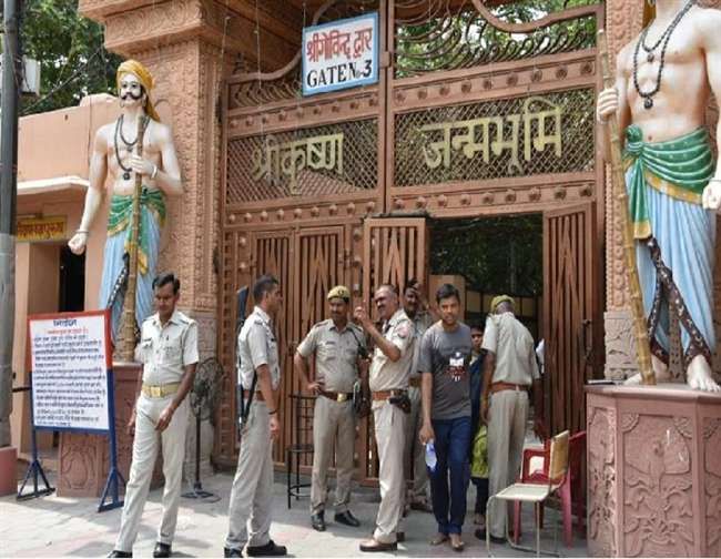 दिल्ली में आतंकियों की घुसपैठ की सूचना पर मथुरा में भी हाई अलर्ट, कृष्ण जन्म स्थान पर सुरक्षा बल मुस्तैद दिल्ली में आतंकियों की घुसपैठ की सूचना पर मथुरा में भी हाई अलर्ट, कृष्ण जन्म स्थान पर सुरक्षा बल मुस्तैद