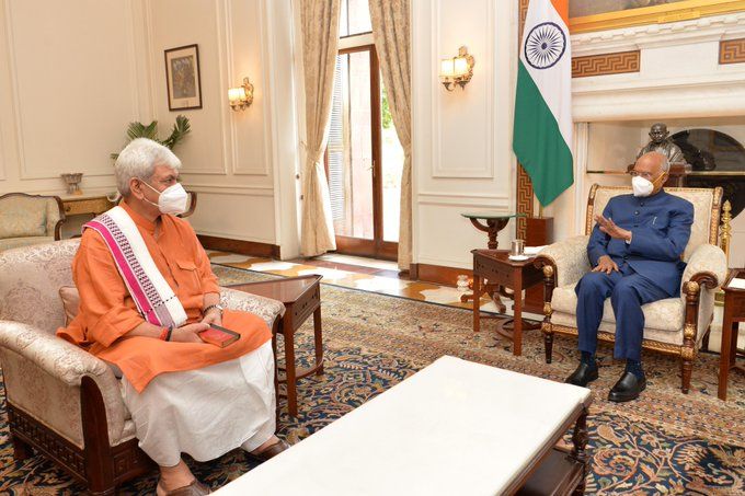 जम्मू-कश्मीर के नए उपराज्यपाल मनोज सिन्हा ने राष्ट्रपति रामनाथ कोविंद से मुलाकात की।