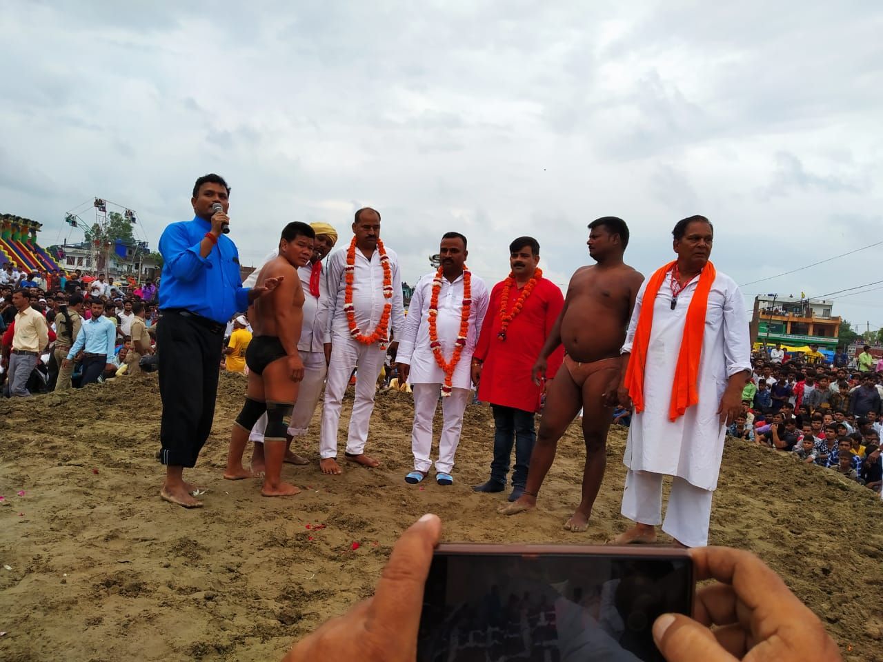 उन्नाव: ऐतिहासिक दंगल में पहलवानो ने दिखाए दांवपेच उन्नाव: ऐतिहासिक दंगल में पहलवानो ने दिखाए दांवपेच