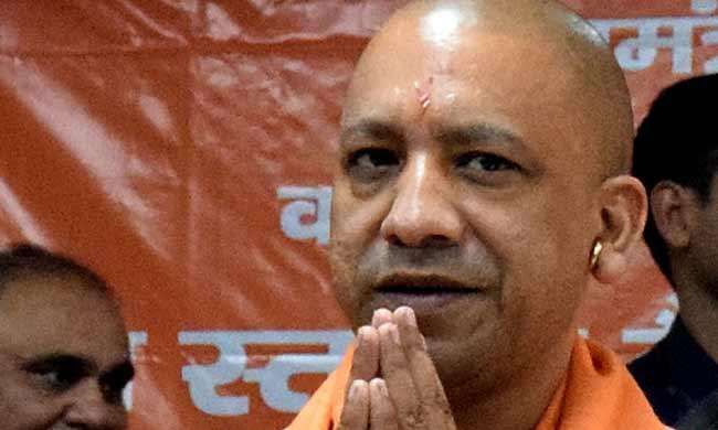प्रदेश के शहीद के परिवार के एक सदस्य को नौकरी देगी सरकार : योगी प्रदेश के शहीद के परिवार के एक सदस्य को नौकरी देगी सरकार : योगी