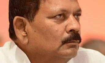 इधर अमित शाह लखनऊ पहुंचे, उधर सपा के दो एमएलसी ने सौंपा इस्तीफा इधर अमित शाह लखनऊ पहुंचे, उधर सपा के दो एमएलसी ने सौंपा इस्तीफा