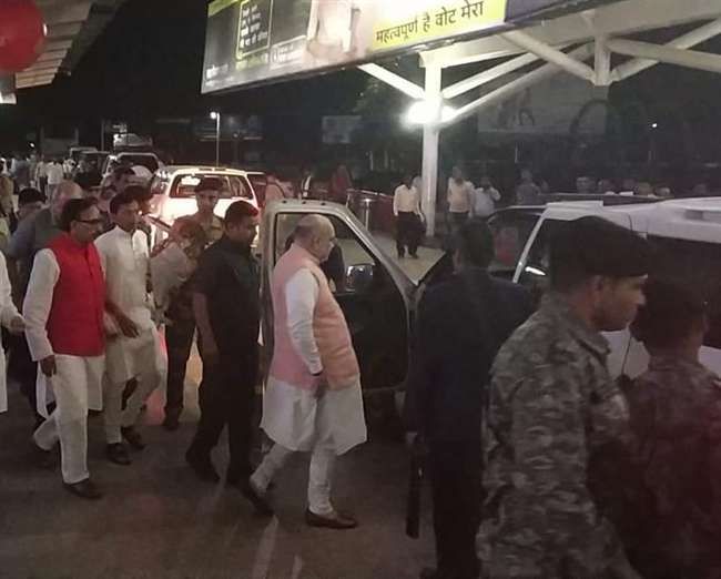 वाराणसी में मीडिया सेंटर का उद्घाटन करने पहुंचे अमित शाह