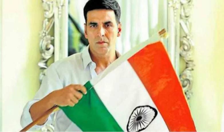 भारत और इंग्लैंड के मैच के लिए नंगे पैर ही हौसला अफजाही करने निकले अक्षय कुमार भारत और इंग्लैंड के मैच के लिए नंगे पैर ही हौसला अफजाही करने निकले अक्षय कुमार