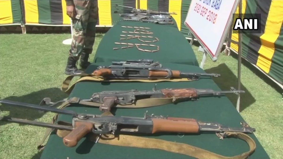 जम्मू-कश्मीर: बांदीपोरा में सुरक्षाबलों और आतंकियों के बीच चल रही मुठभेड़ खत्म हुई। इस जॉइंट ऑपरेशन में 5 आतंकियों को सुरक्षाबलों ने मार गिराया। साथ ही बड़ी मात्रा में हथियार बरामद किए गए।