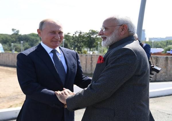 रूस को एक अरब डालर का कर्ज देगा भारत, PM मोदी ने किया ऐलान रूस को एक अरब डालर का कर्ज देगा भारत, PM मोदी ने किया ऐलान
