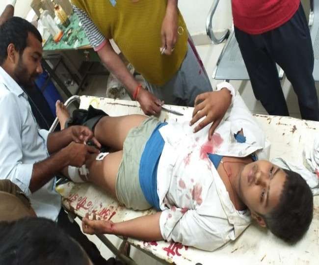 अंबेडकरनगर में डिवाइडर से टकराई स्कूली बस, हादसे में छह बच्चे जख्मी अंबेडकरनगर में डिवाइडर से टकराई स्कूली बस, हादसे में छह बच्चे जख्मी