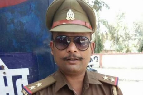 नशे में धुत दारोगा ने खुद को मारी गोली नशे में धुत दारोगा ने खुद को मारी गोली