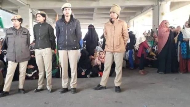 दिल्ली के जाफराबाद में शाहीन बाग जैसे हालात, मेट्रो स्टेशन बंद दिल्ली के जाफराबाद में शाहीन बाग जैसे हालात, मेट्रो स्टेशन बंद