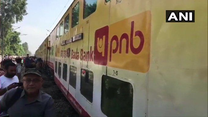 मुरादाबाद में पटरी से उतरी लखनऊ-आनंद विहार डबल डेकर ट्रेन, राहत-बचाव कार्य जारी मुरादाबाद में पटरी से उतरी लखनऊ-आनंद विहार डबल डेकर ट्रेन, राहत-बचाव कार्य जारी