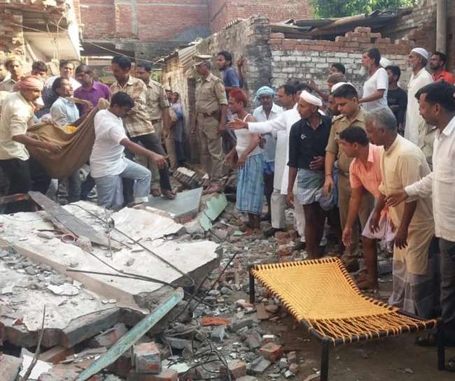 मऊ सिलेंडर विस्फोट मामला अपडेट- ATS करेगी जांच, अबतक 12 की मौत..... मऊ सिलेंडर विस्फोट मामला अपडेट- ATS करेगी जांच, अबतक 12 की मौत.....