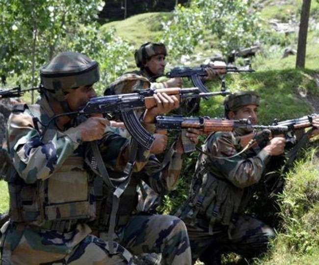 कुलगाम में सुरक्षाबलों और आतंकवादियों के बीच मुठभेड़ जारी कुलगाम में सुरक्षाबलों और आतंकवादियों के बीच मुठभेड़ जारी
