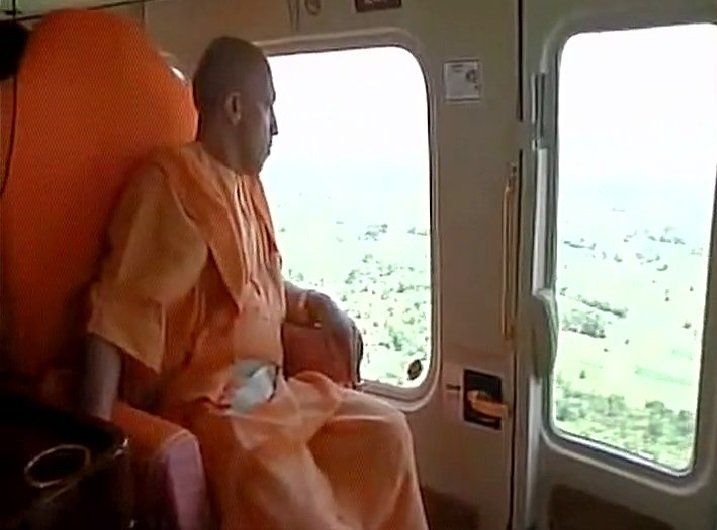 फैजाबाद-सीएम @myogiadityanath ने फैजाबाद के बाढ़ग्रस्त क्षेत्र का किया हवाई सर्वेक्षण