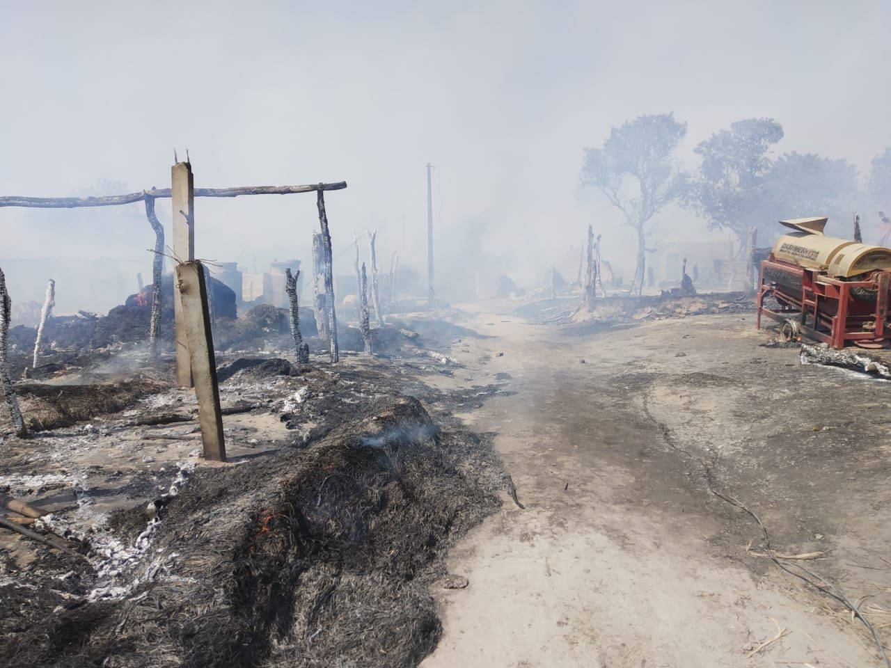 कंचनपुरवा में आग लगने से दर्जन भर घर जले कंचनपुरवा में आग लगने से दर्जन भर घर जले