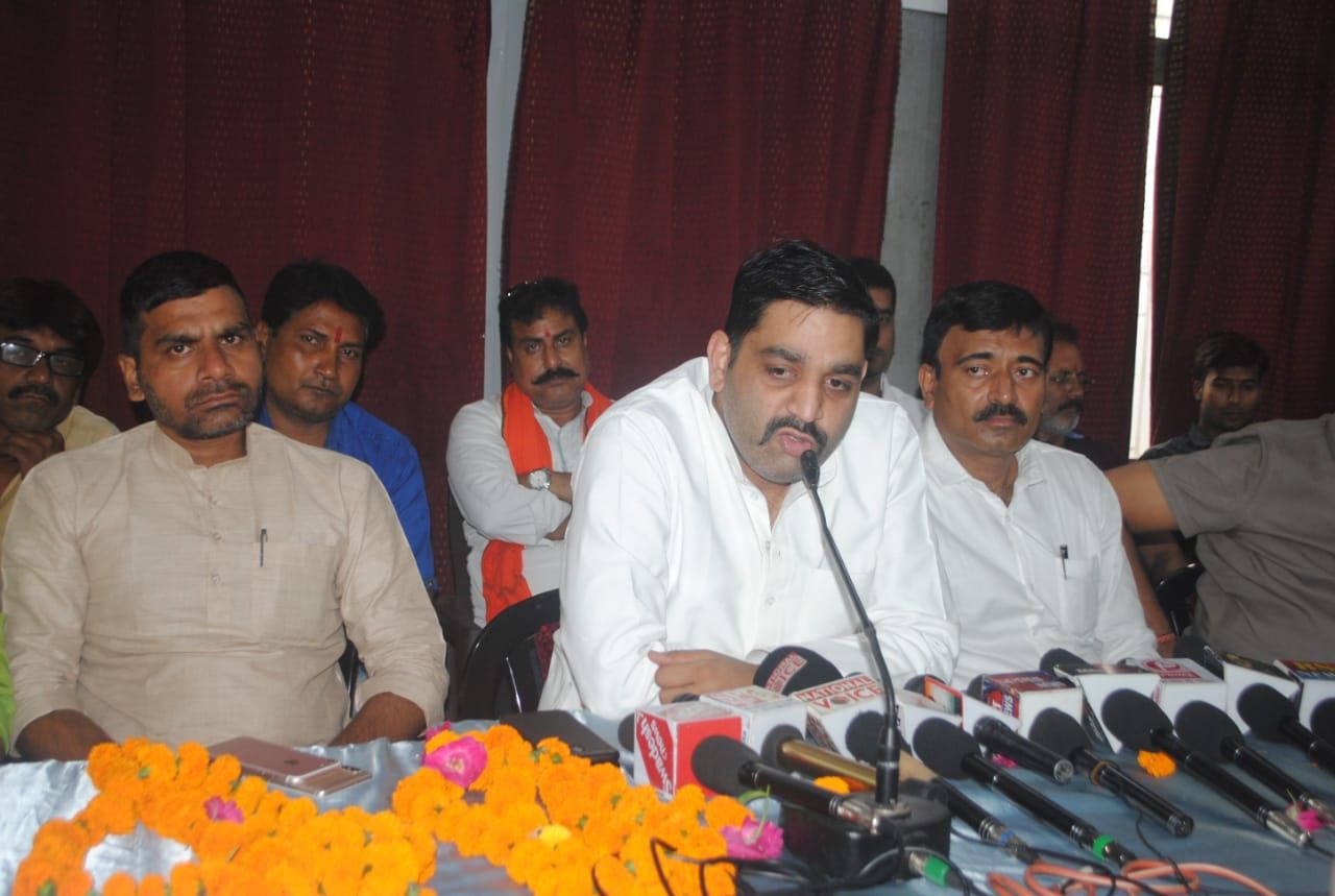 बीजेपी ने हिन्दुओं के साथ किया धोखा, गोरखपुर से सुनील सिंह और लखनऊ से मैं लडूंगा लोकसभा चुनाव : अनुभव शुक्ला