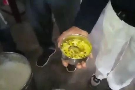 मिड-डे मील में परोस दी चूहे वाली दाल, 9 बच्चों की हालत खराब मिड-डे मील में परोस दी चूहे वाली दाल, 9 बच्चों की हालत खराब
