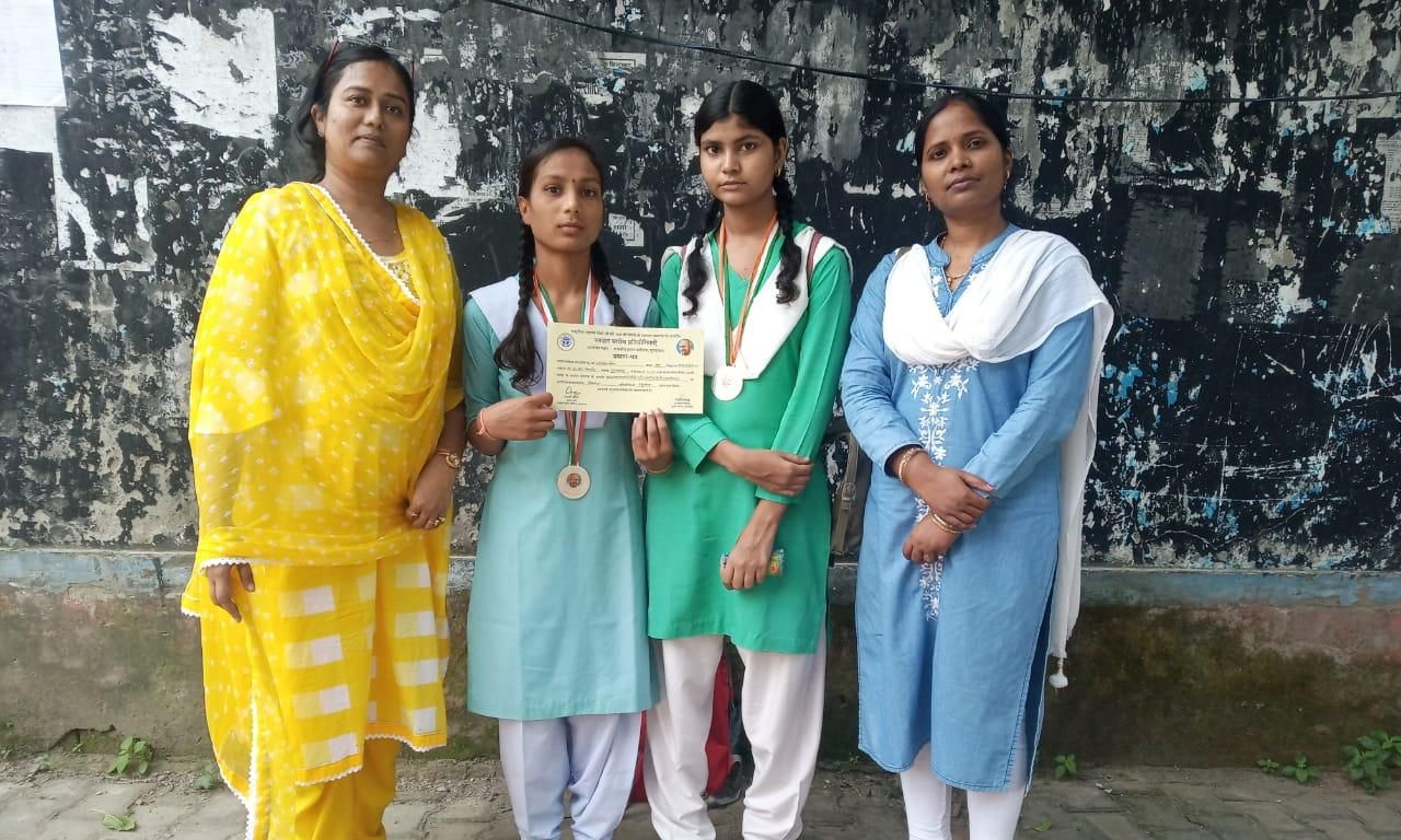 निबंध वाद-विवाद प्रतियोगिता में छात्राओं ने मारी बाजी निबंध वाद-विवाद प्रतियोगिता में छात्राओं ने मारी बाजी