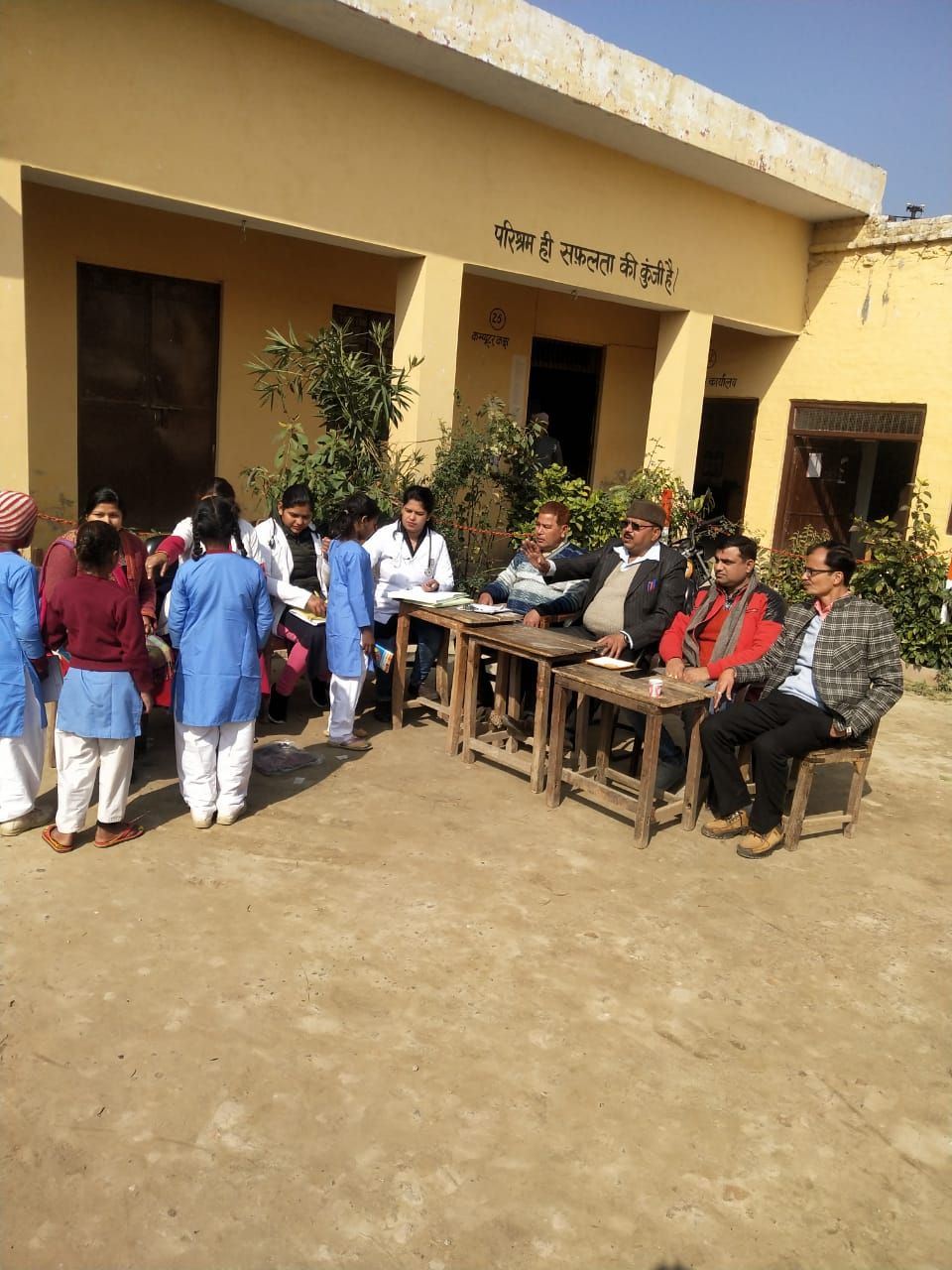 छात्र छात्राओं का स्वास्थ्य परीक्षण स्वास्थ्य विभाग की टीम द्वारा किया गया छात्र छात्राओं का स्वास्थ्य परीक्षण स्वास्थ्य विभाग की टीम द्वारा किया गया