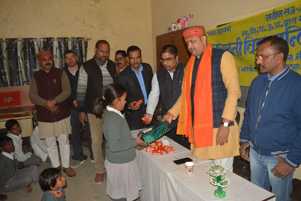 अंग्रेजी लार्ड मैकाले की शिक्षा पद्धति से मुक्त दिलाने का केंद्र सरस्वती विद्या मंदिर