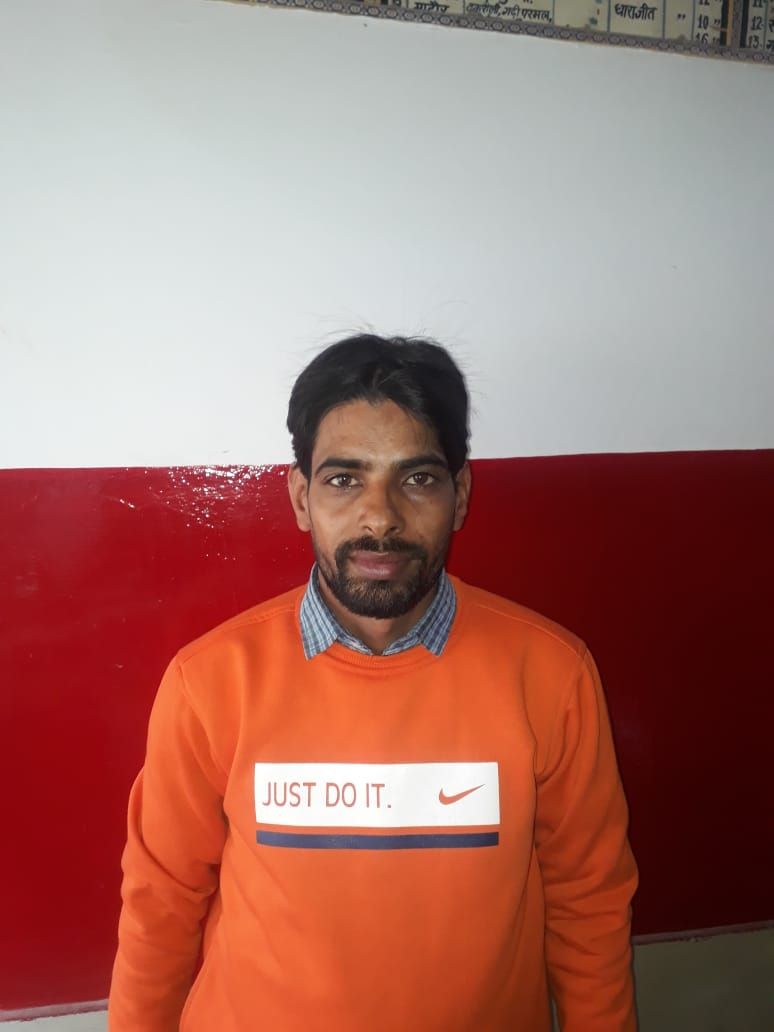 शौचालय निर्माण हेतु मिलने वाले धन को फर्जी तरीके से अपने खातों में ट्रांसफर करने वाले अभियुक्त को किया गिरफ्तार