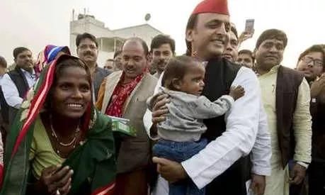 अखिलेश यादव ने नोटबंदी के तीन साल पूरे होने पर मनाया खजांची का तीसरा जन्मदिन अखिलेश यादव ने नोटबंदी के तीन साल पूरे होने पर मनाया खजांची का तीसरा जन्मदिन