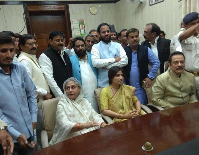 जया बच्चन टिकट दिलाने में सांसद डिंपल यादव की अहम भूमिका जया बच्चन टिकट दिलाने में सांसद डिंपल यादव की अहम भूमिका