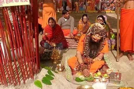 माघ मेले में सीएए और एनआरसी को लेकर शांति के लिए हो रहे विशेष अनुष्ठान माघ मेले में सीएए और एनआरसी को लेकर शांति के लिए हो रहे विशेष अनुष्ठान