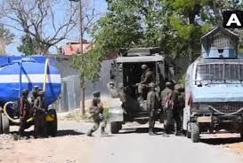 जम्मू-कश्मीर के पुलवामा में पुलिस-आतंकियों की मुठभेड़ जारी, दो आतंकी ढेर