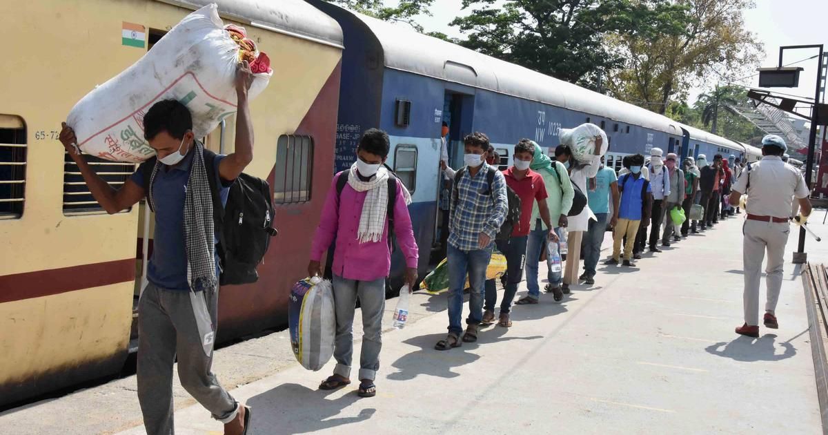 मजदूरों से किराया वसूली और अखिलेश द्वारा उसकी खिलाफत – प्रोफेसर डॉ. योगेन्द्र यादव