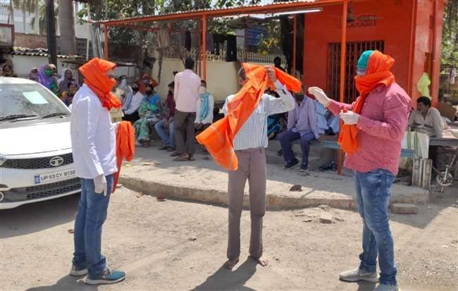 प्रधानमंत्री का संदेश और राजनीतिक दलों में गमछा बांधने की प्रतिस्पर्धा प्रधानमंत्री का संदेश और राजनीतिक दलों में गमछा बांधने की प्रतिस्पर्धा