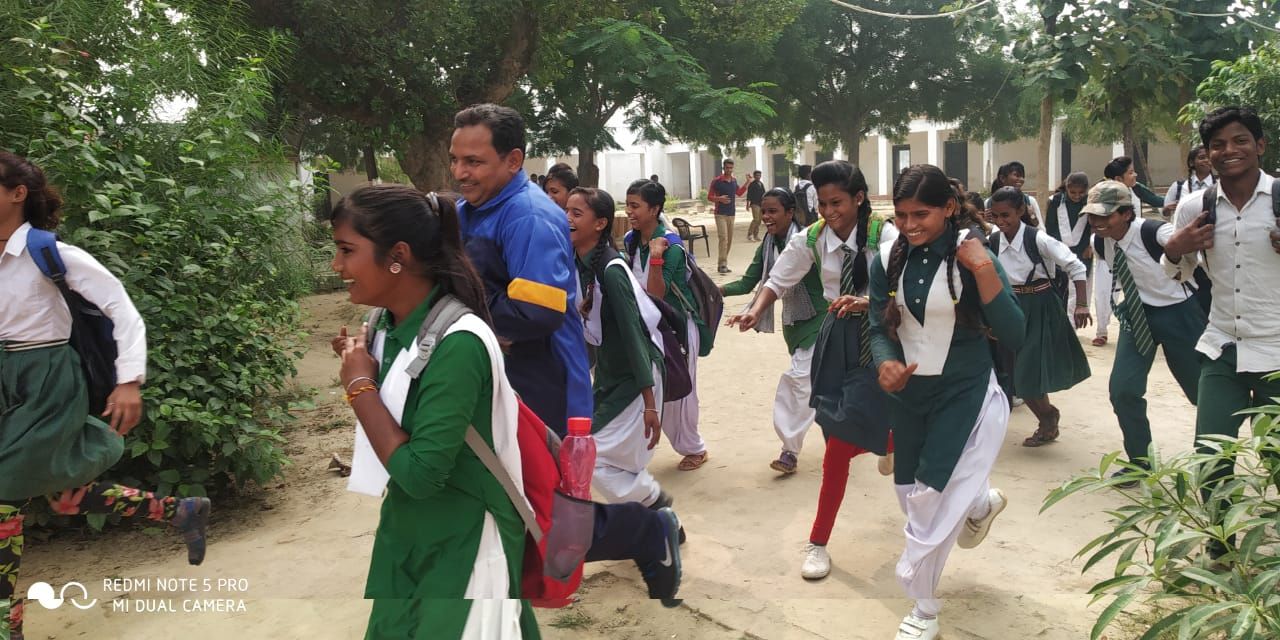 सरदार बल्लभ भाई पटेल जयंती पर दौड़े छात्र शिक्षक