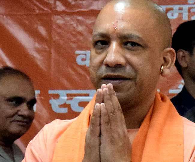 सरकारी पैसे से खरीदी मर्सीडीज़, योगी ने कहा कि नेताजी काफी बुजुर्ग हैं उनसे गाड़ी मत मांगिये सरकारी पैसे से खरीदी मर्सीडीज़, योगी ने कहा कि नेताजी काफी बुजुर्ग हैं उनसे गाड़ी मत मांगिये