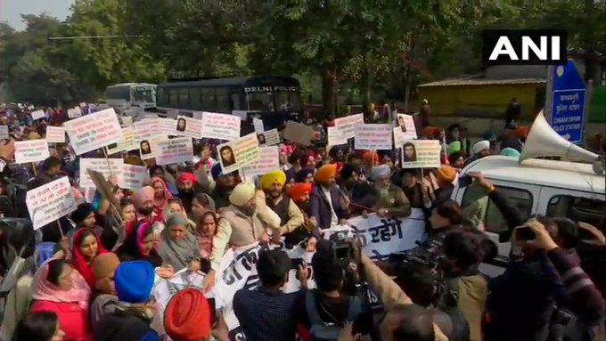 दिल्ली: अकाली दल और दिल्ली सिख गुरुद्वारा प्रबंधक कमेटी ने कल ननकाना साहिब में भीड़ के हमले को लेकर पाकिस्तान के खिलाफ विरोध प्रदर्शन किया