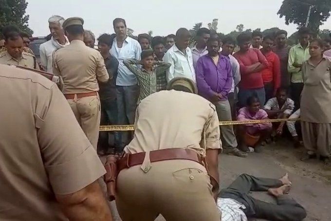 ललितपुर: बीच सड़क पर पति की हत्या कर लाश के पास बैठी रही आरोपी पत्नी