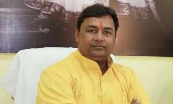 बनारस ज़ोन में बेखौफ अपराधी.. नकाबपोश बदमाशों ने नगर पंचायत अध्यक्ष को गोली मारी,ट्रामा सेंटर में मौत. बनारस ज़ोन में बेखौफ अपराधी.. नकाबपोश बदमाशों ने नगर पंचायत अध्यक्ष को गोली मारी,ट्रामा सेंटर में मौत.