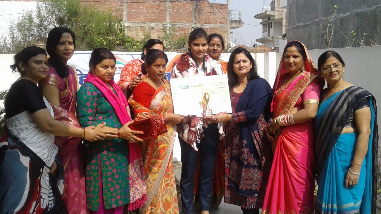 कांस्य पदक विजेता सोनाली सिंह का महिला मंडल जनसेवा समिति ने सम्मान किया कांस्य पदक विजेता सोनाली सिंह का महिला मंडल जनसेवा समिति ने सम्मान किया