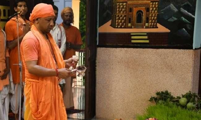सीएम योगी विजयदशमी को दंडाधिकारी की भूमिका में नजर आएंगे, साधु-संतों की करेंगे सुनवाई