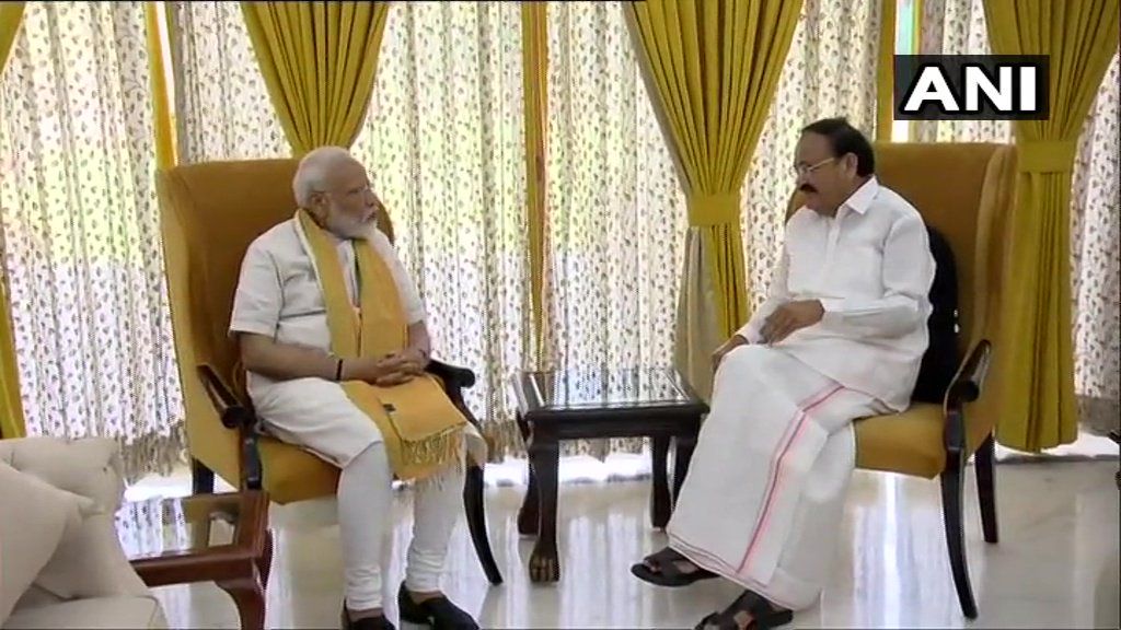 दिल्ली: प्रधानमंत्री नरेंद्र मोदी ने आज उपराष्ट्रपति एम वेंकैया नायडू से मुलाकात की।