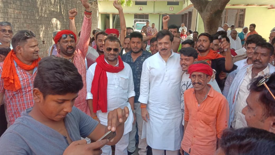 गाजीपुर में मनोज सिन्हा के समर्थन में उतरे बाहुबली धनंजय सिंह, क्षेत्र किया जनसंपर्क गाजीपुर में मनोज सिन्हा के समर्थन में उतरे बाहुबली धनंजय सिंह, क्षेत्र किया जनसंपर्क