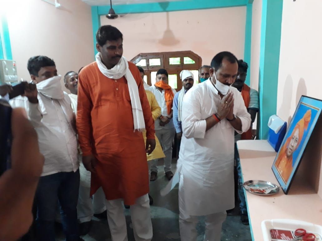 जिला अध्यक्ष ने फीता काटकर भाजपा के स्थाई कार्यालय का उद्घाटन किया जिला अध्यक्ष ने फीता काटकर भाजपा के स्थाई कार्यालय का उद्घाटन किया