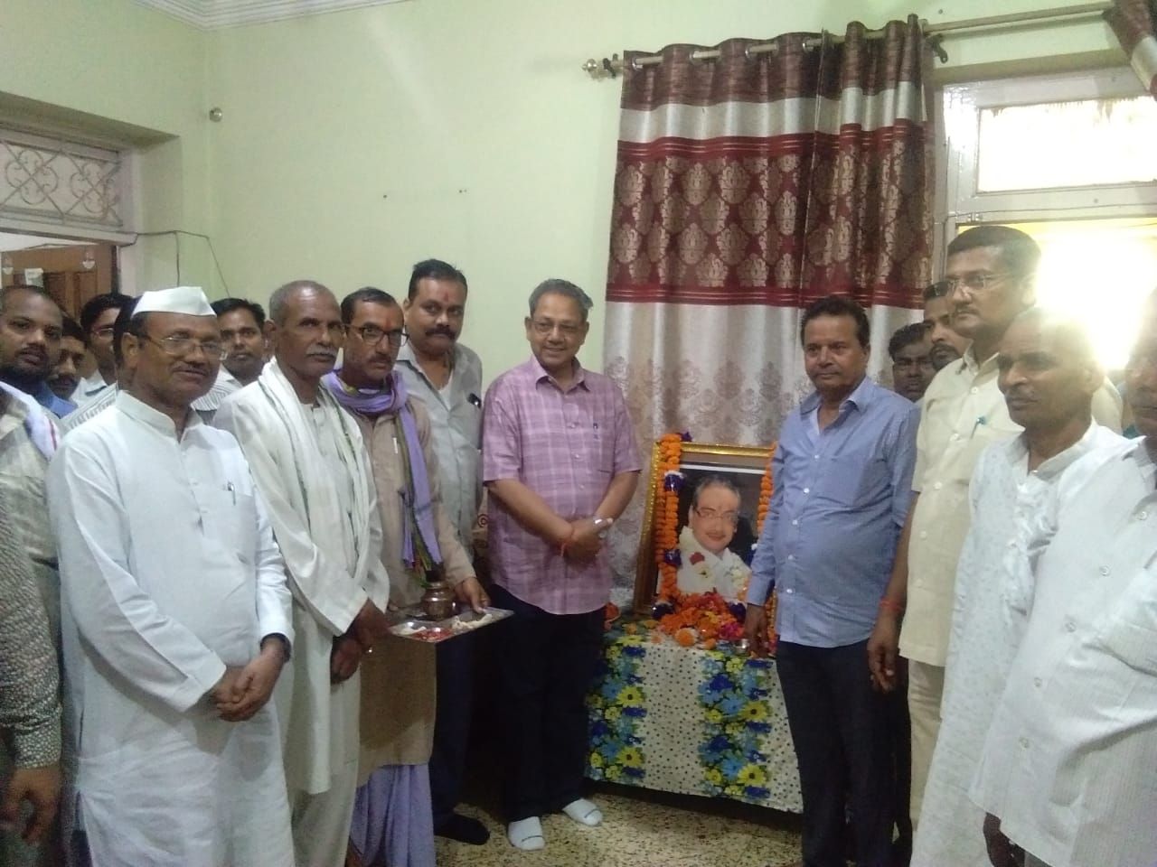 स्मृतिशेष पूर्व सांसद का मनाया गया जन्मदिन स्मृतिशेष पूर्व सांसद का मनाया गया जन्मदिन