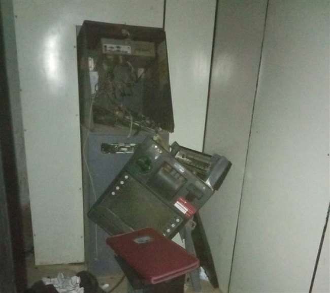 इटावा में शिव मंदिर से त्रिशूल लाकर एटीएम उखाडऩे का प्रयास इटावा में शिव मंदिर से त्रिशूल लाकर एटीएम उखाडऩे का प्रयास