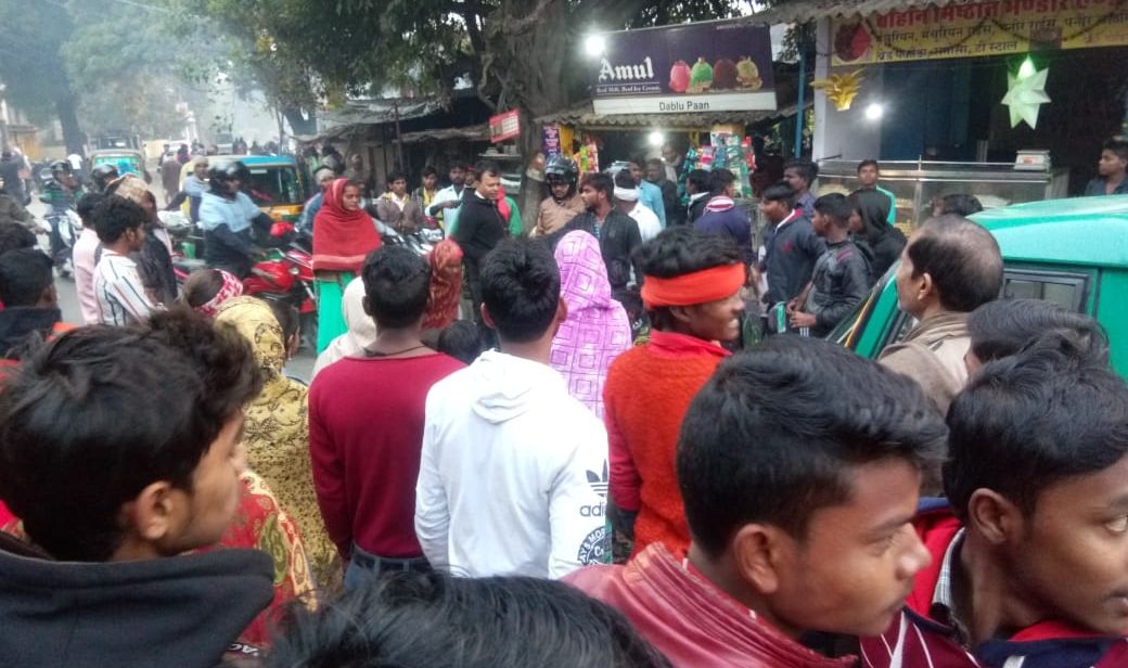 नशे में धुत युवक ने लाइसेंसी रिवाल्वर से की फायरिंग,मचा हड़कंप नशे में धुत युवक ने लाइसेंसी रिवाल्वर से की फायरिंग,मचा हड़कंप