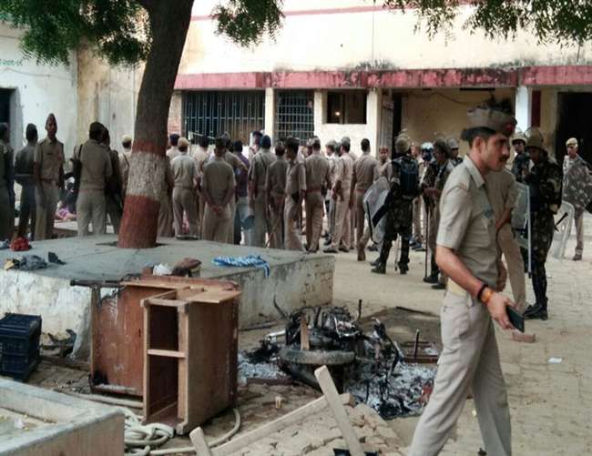 वाराणसी के बाल सुधार गृह में बवाल वाराणसी के बाल सुधार गृह में बवाल