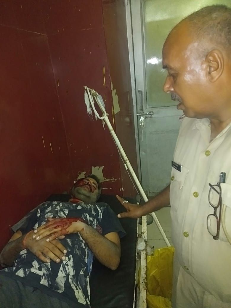 पीरवी जवानों ने बचाई घायल की जान, तत्काल पहुंचाया जिला अस्पताल पीरवी जवानों ने बचाई घायल की जान, तत्काल पहुंचाया जिला अस्पताल