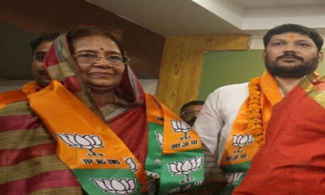 पूर्व विधायक नीरज, गुरु प्रसाद व दीपक के साथ दर्जन भर बसपा नेता भाजपा में शामिल पूर्व विधायक नीरज, गुरु प्रसाद व दीपक के साथ दर्जन भर बसपा नेता भाजपा में शामिल
