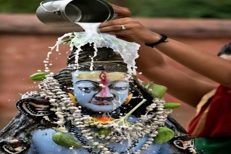 मुस्लिम महिला ने बनवाया शिव मंदिर, महामृत्युंजय जाप करती हैं मुस्लिम महिला ने बनवाया शिव मंदिर, महामृत्युंजय जाप करती हैं