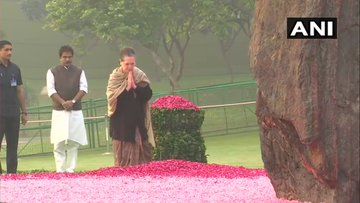 इंदिरा गांधी की जयंती आज, PM मोदी, सोनिया, मनमोहन ने दी श्रद्धांजलि इंदिरा गांधी की जयंती आज, PM मोदी, सोनिया, मनमोहन ने दी श्रद्धांजलि