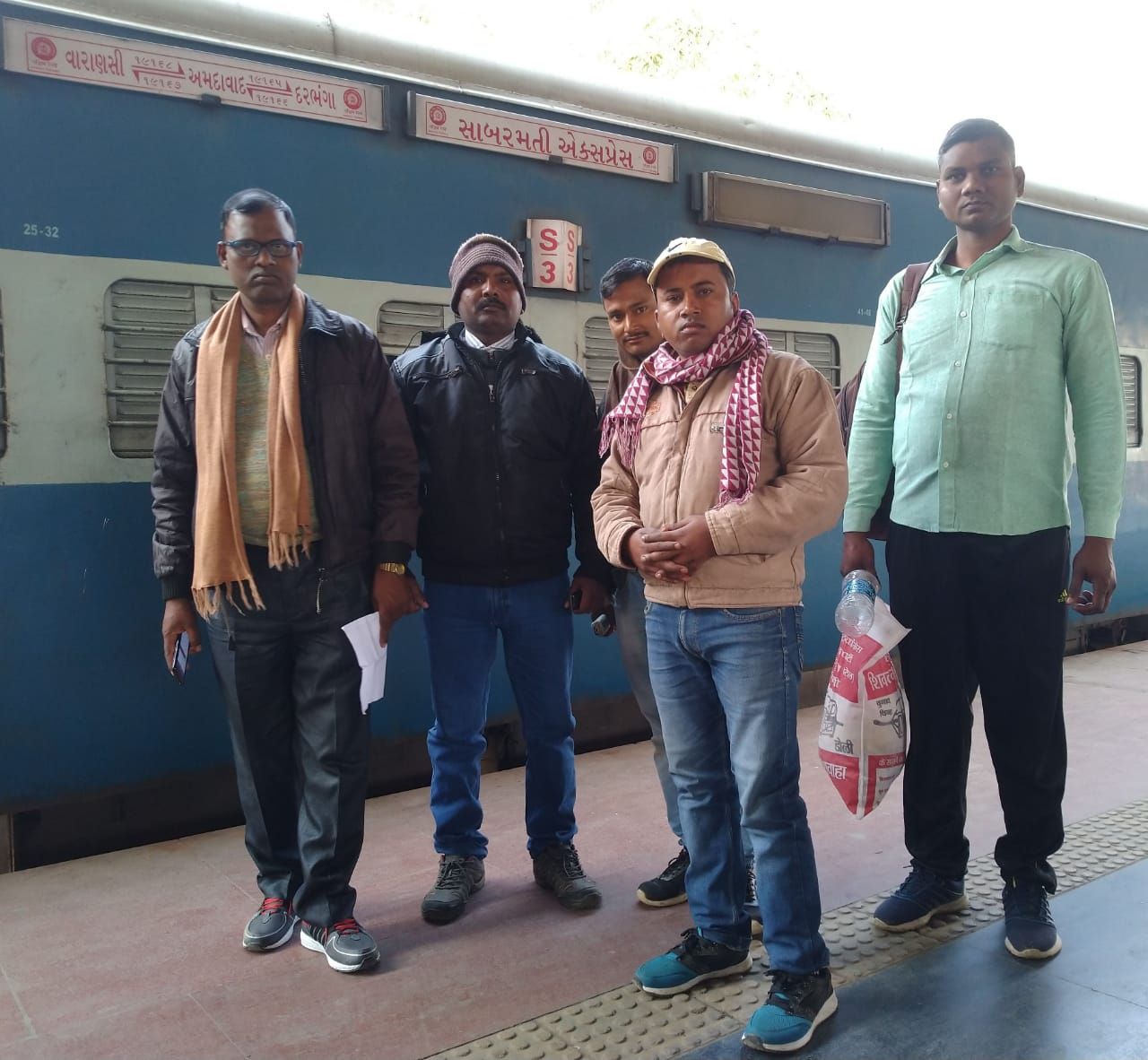 पीएम के संसदीय क्षेत्र वाराणसी से एक दल पीएम के गृह प्रदेश संविधान के सिद्धांत को मजबूत करने के संकल्प को लेकर गुजरात रवाना