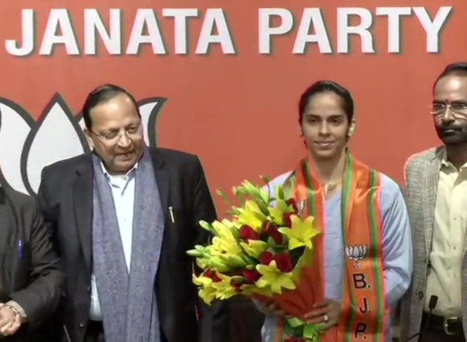 बैडमिंटन खिलाड़ी #SainaNehwal  BJP में, साइना नेहवाल ने बीजेपी ज्वाइन की